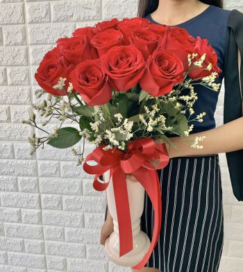 XX (21-35) Fresh Red Chinese Roses with White Filler in Vase